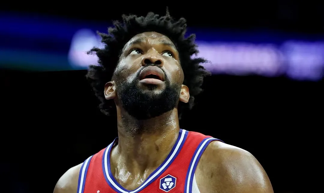 76人中锋恩比德获得最佳球员奖项 76人中锋恩比德获得最佳球员奖项