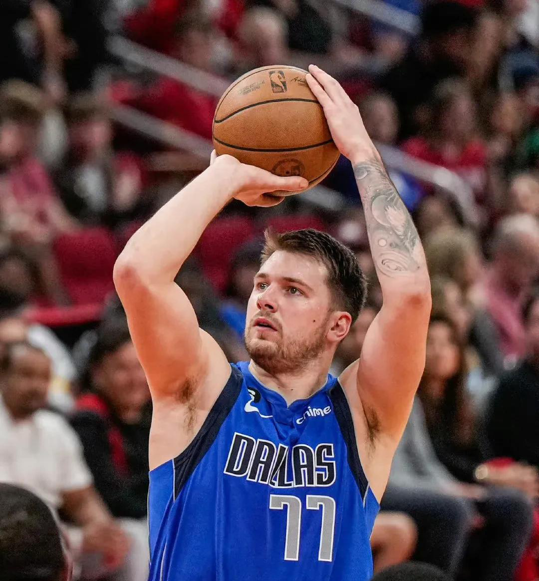 勇士横扫奇才,萨姆·米切尔高光表现 勇士横扫奇才,萨姆·米切尔高光表现