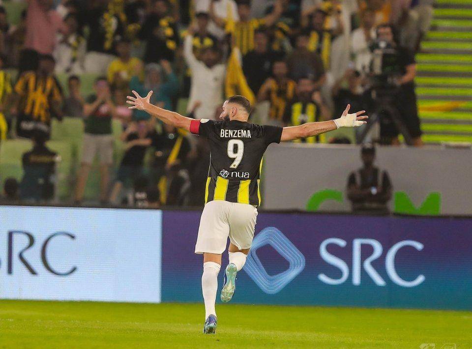 皇马逆袭！本泽马建功，皇家马德里晋级半决赛的简单介绍