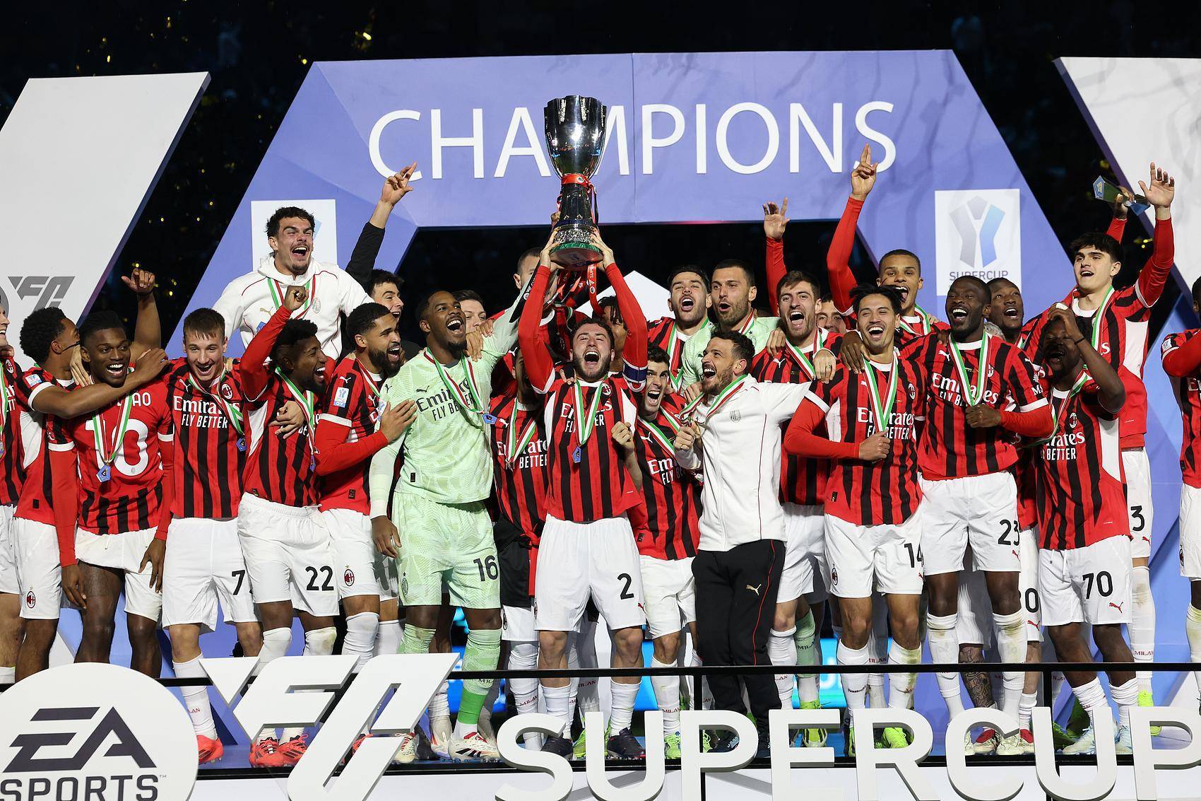 AC米兰球队签下新后卫,加强后防实力的简单介绍 AC米兰球队签下新后卫,加强后防实力的简单介绍