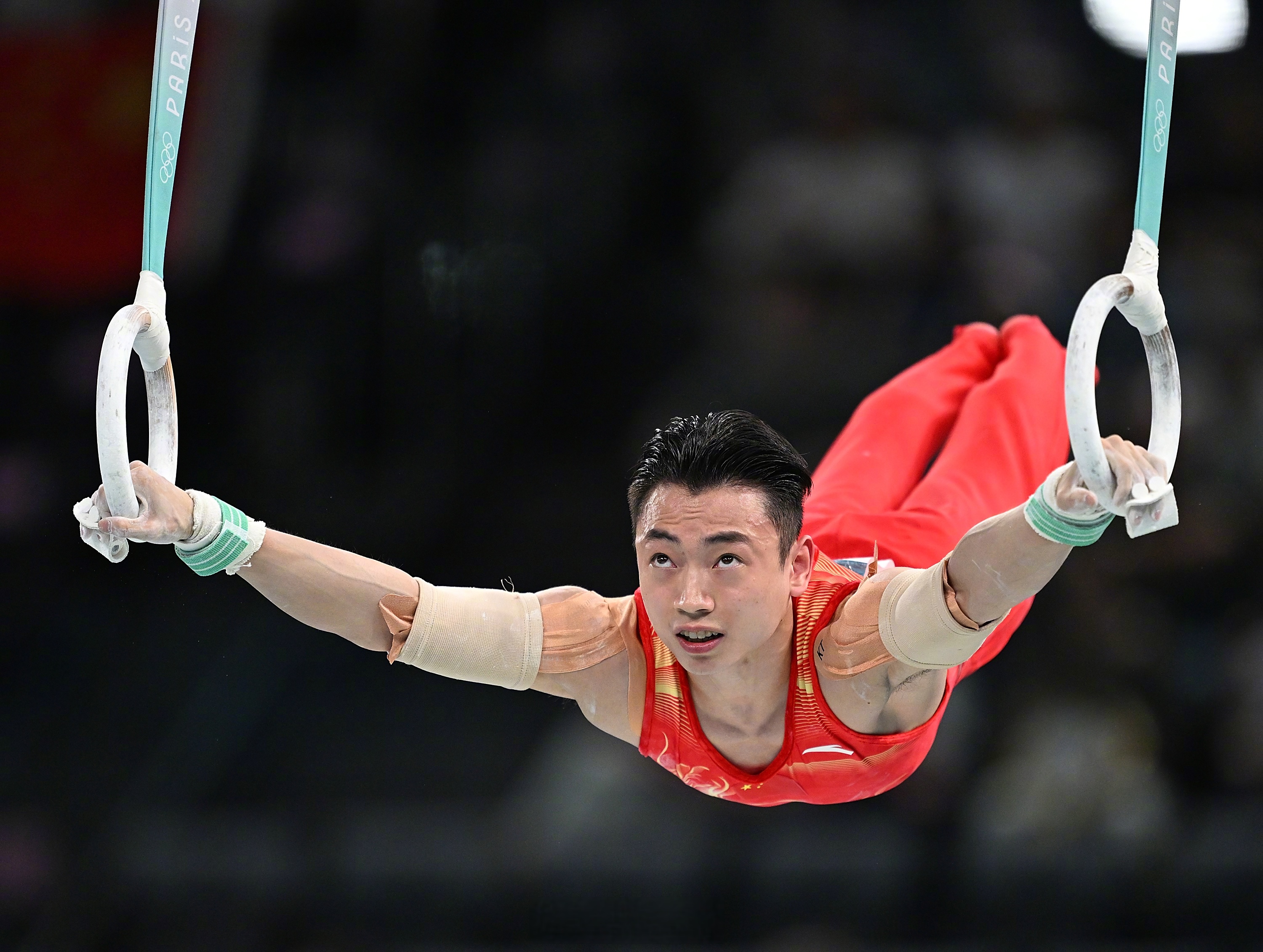 中国体操队获得男子团体冠军