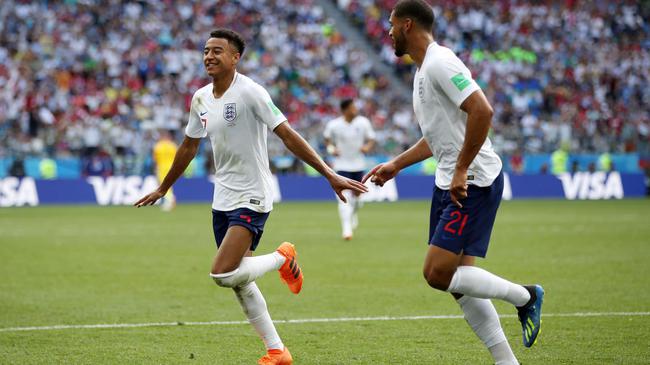 包含华联首发实现梦幻帽子戏法，引发热议的词条