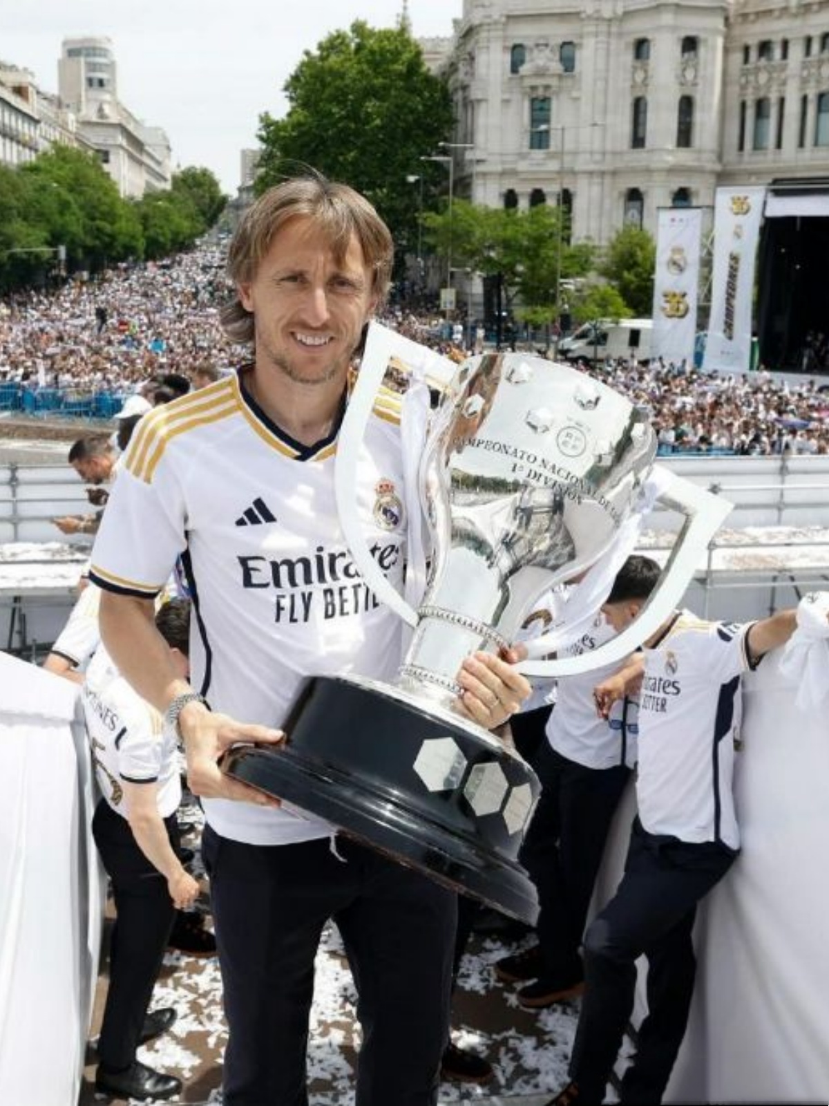 九游app下载-精彩足球表现引来球迷高呼声