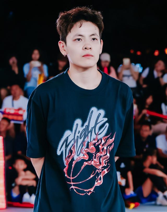 昆明球员在国际赛事中闪闪发光，炙手可热.