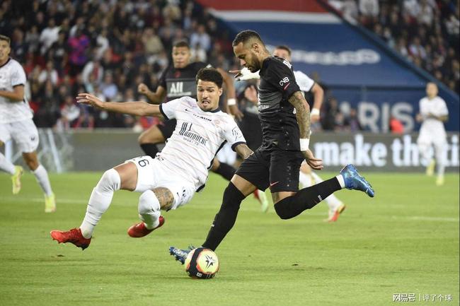 九游娱乐app下载-包含希腊碾压那不勒斯，本泽马惊艳四座的词条