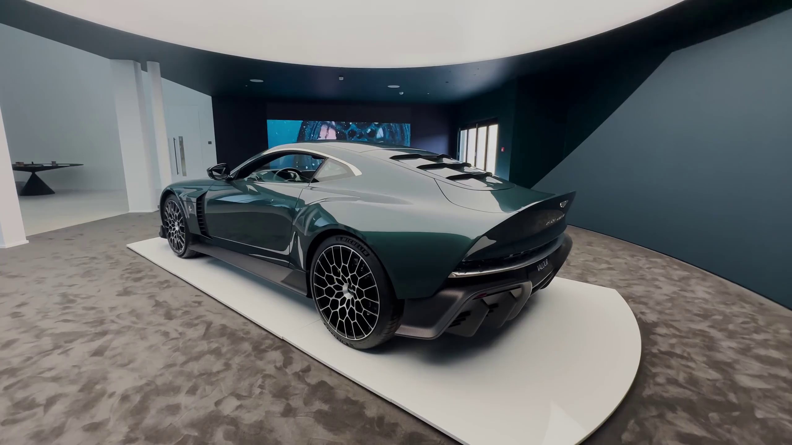 包含哈斯车队翻盘阿斯顿马丁，塞恩斯状态火热的词条