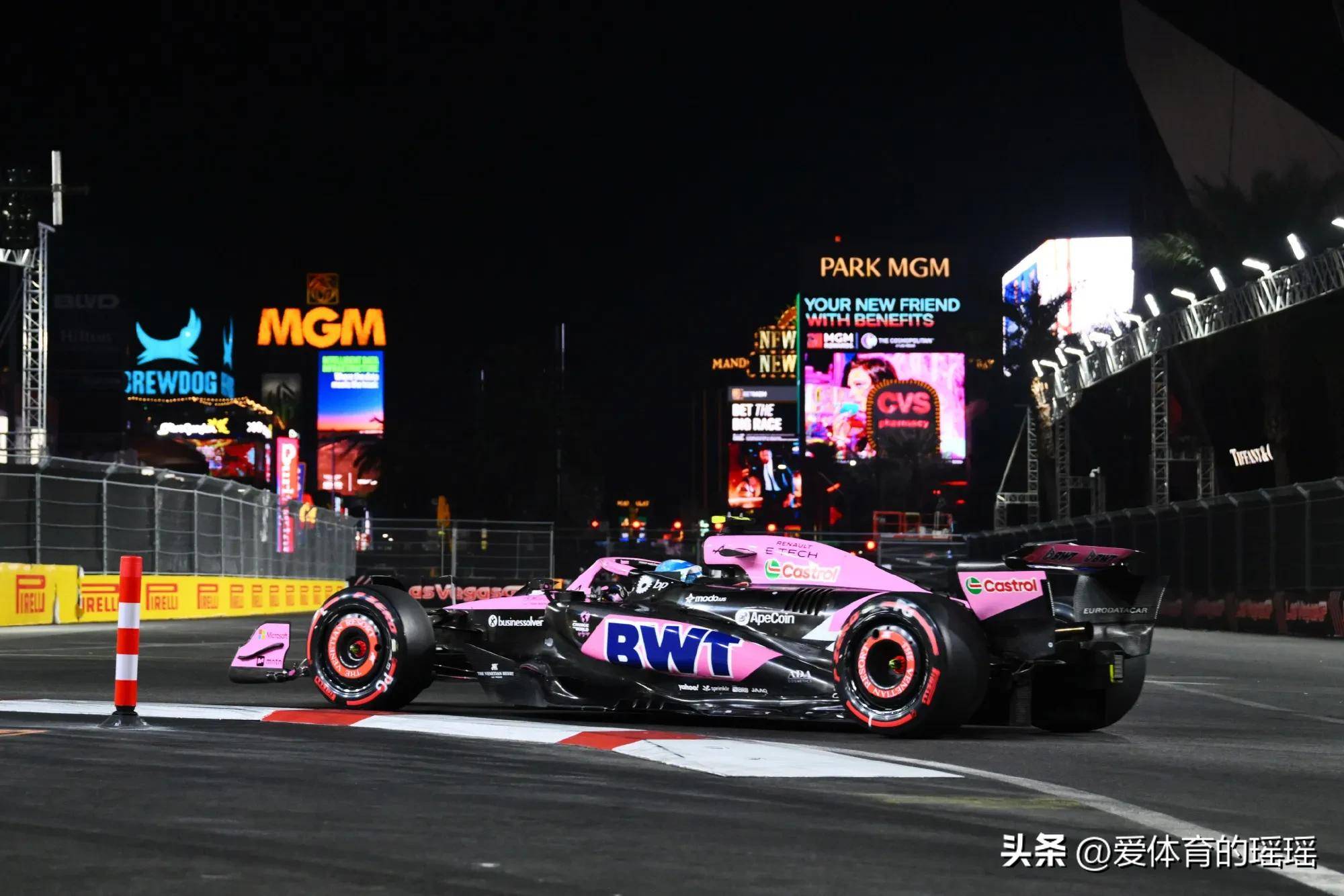 阿斯顿马丁横扫索伯车队,佩雷兹高光表现 阿斯顿马丁横扫索伯车队,佩雷兹高光表现