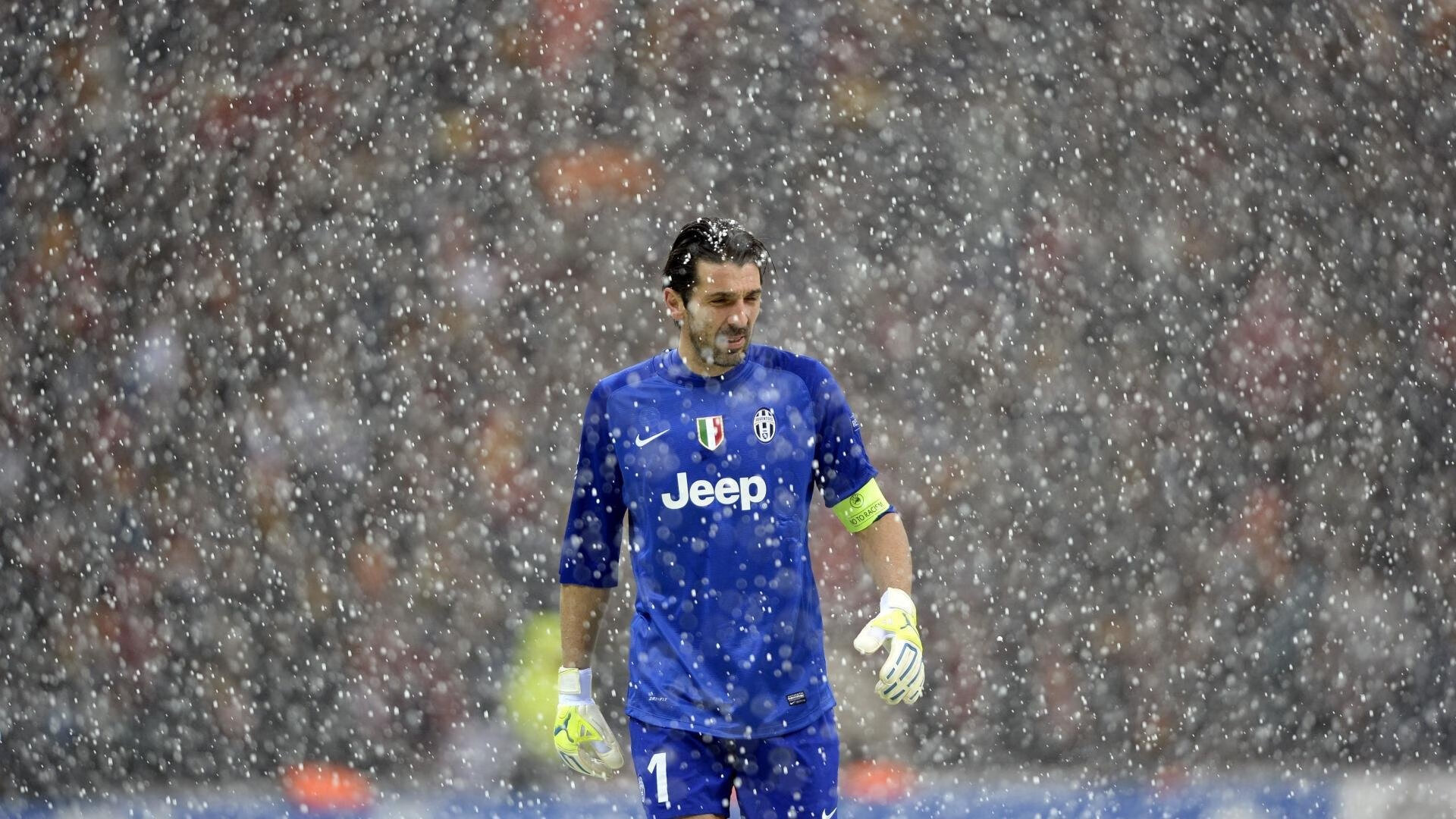 九游娱乐官方-跨越赛场的统治力，从黄蜂生死战到欧冠淘汰赛，胜利的两种面孔