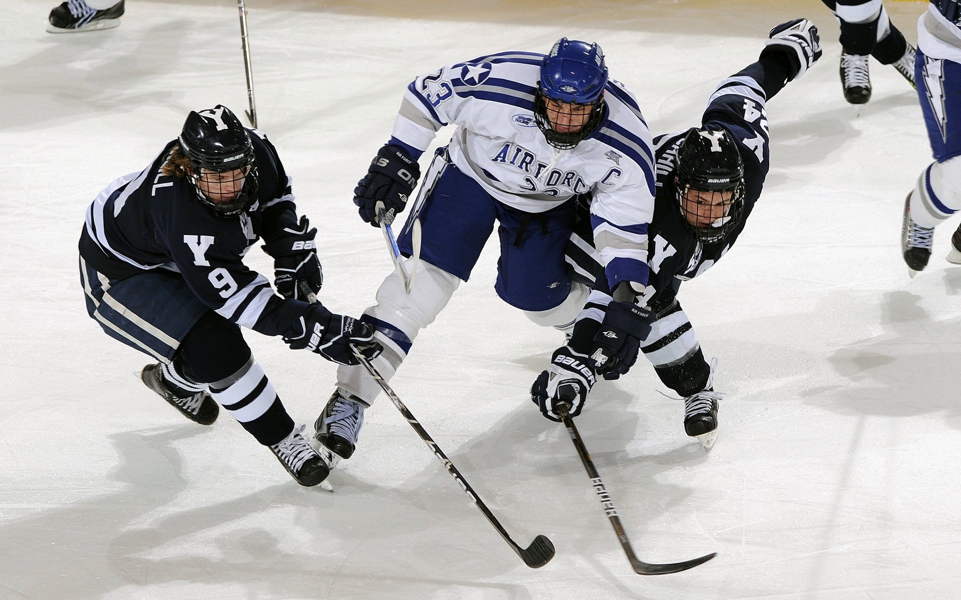雷诺车队轻取威廉姆斯，佩雷兹扛起全队的战术智慧与团队精神