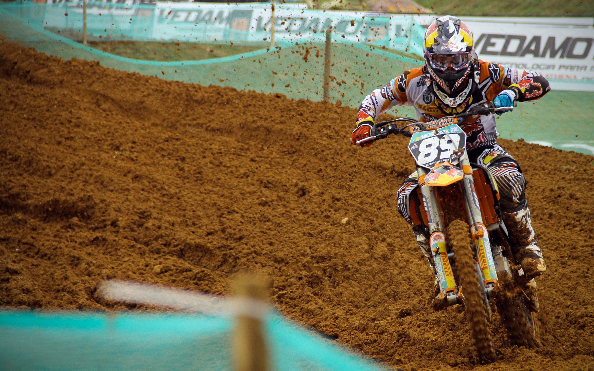 沙漠之弧与高原之肺，当卡塔尔的节奏实验遇上门迪的无声里程碑