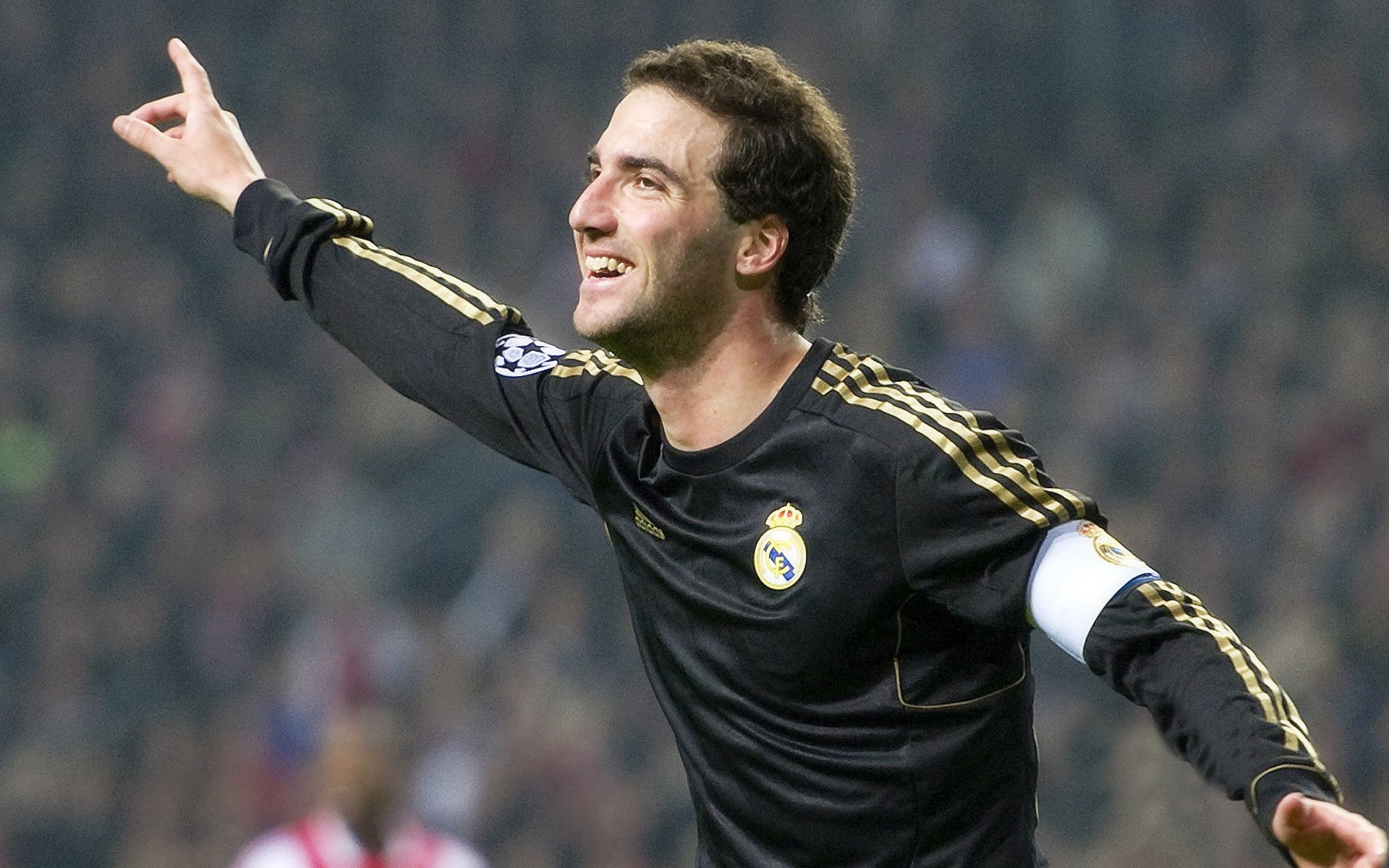 冰与火之歌，德甲争冠惊魂夜，布雷默用钢铁意志铸就永恒最佳